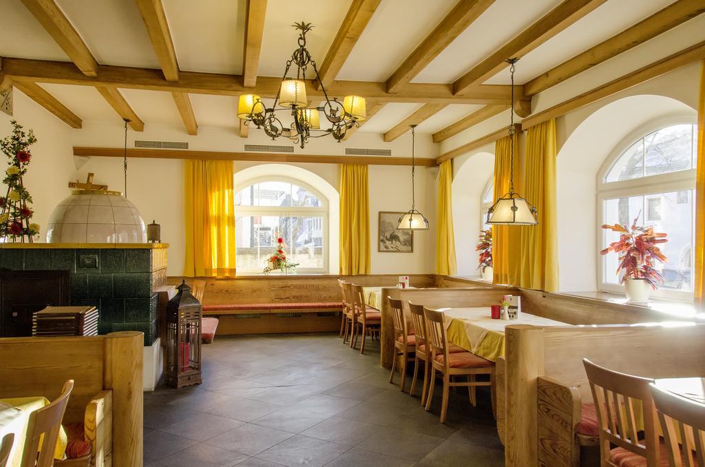 Gasthof Goldener Fisch Лиенц Экстерьер фото
